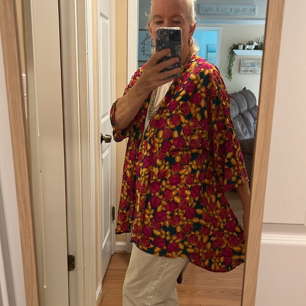 LuLaroe Lyndsay Kimono size Large